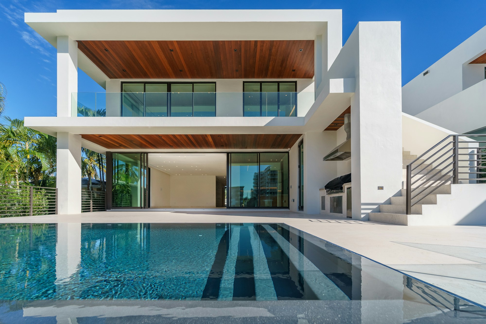 Architectuur en buitenzijde van een villa
